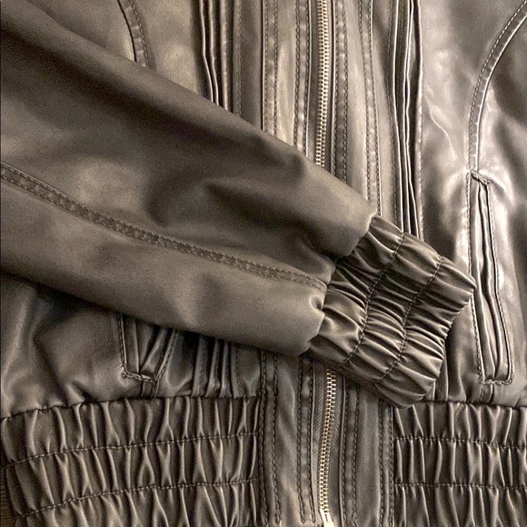 EUC [Beverly Hills Polo Club] Dark Gray Zip-Up Leather Jacket Women’s Sz Medium - Picture 7 of 12